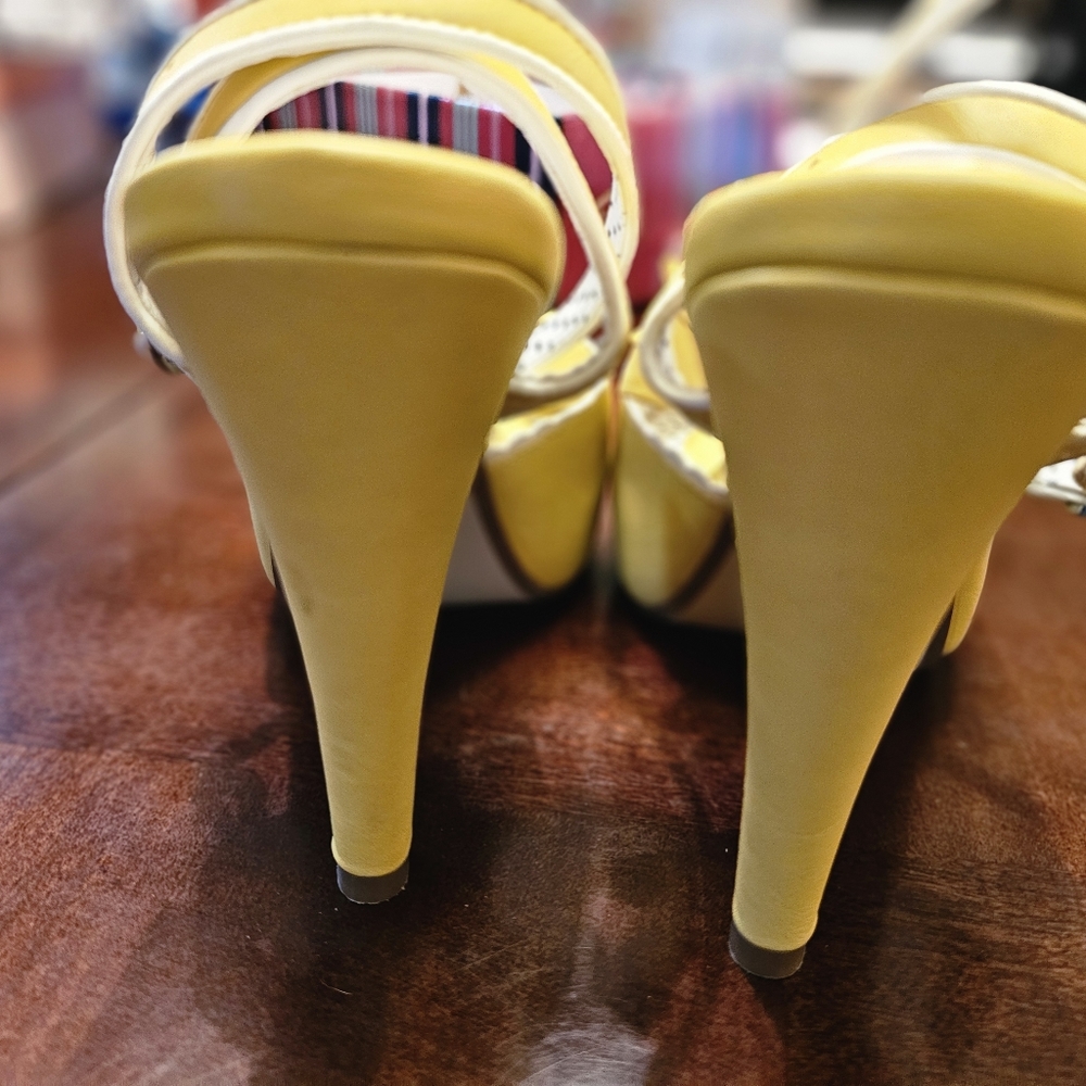 Pin Up Couture Yellow Ankle Wrap Size 8